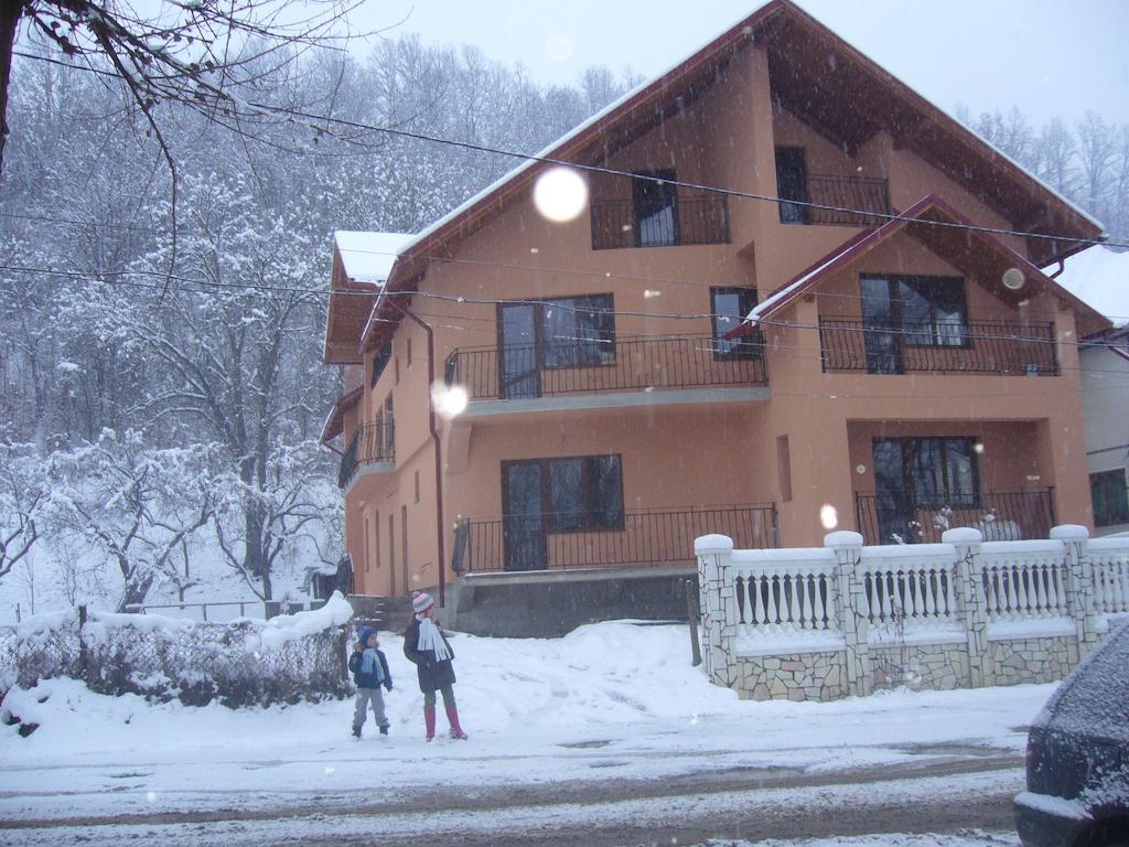 Dupa Apa La Razvan Sighetu Marmatiei Exterior photo